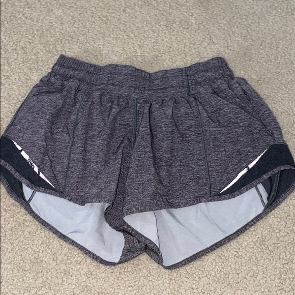 lululemon athletica Pants - lululemon hotty hot shorts 2.5”